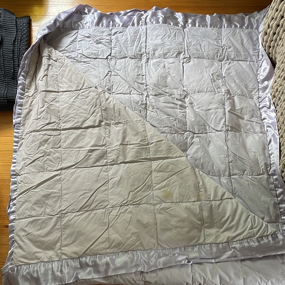 Pale purple quilted down comforter blanket - Picture 5 of 6